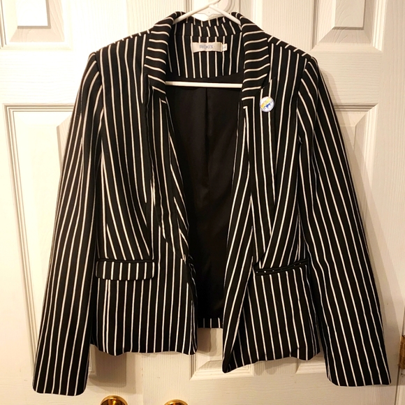 (L) Ricki's Pinstripe Blazer - Picture 1 of 2